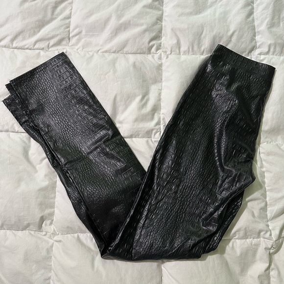 Women’s Faux Leather Crocodile Pants Medium Black Straight Leg Stretch Bikercore - Picture 1 of 6